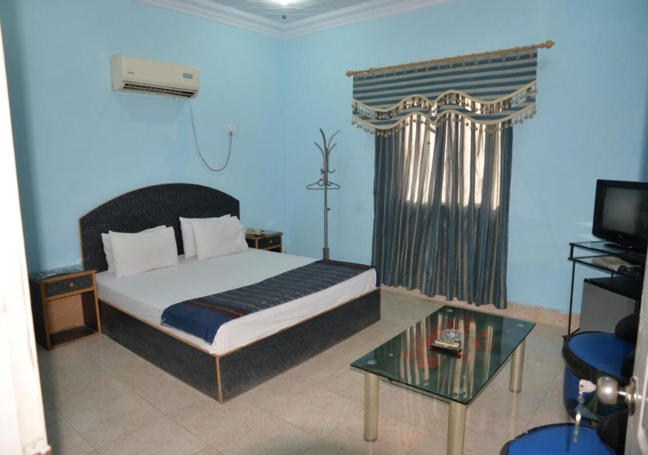 Step Inn Hotel Sukkur Exterior photo